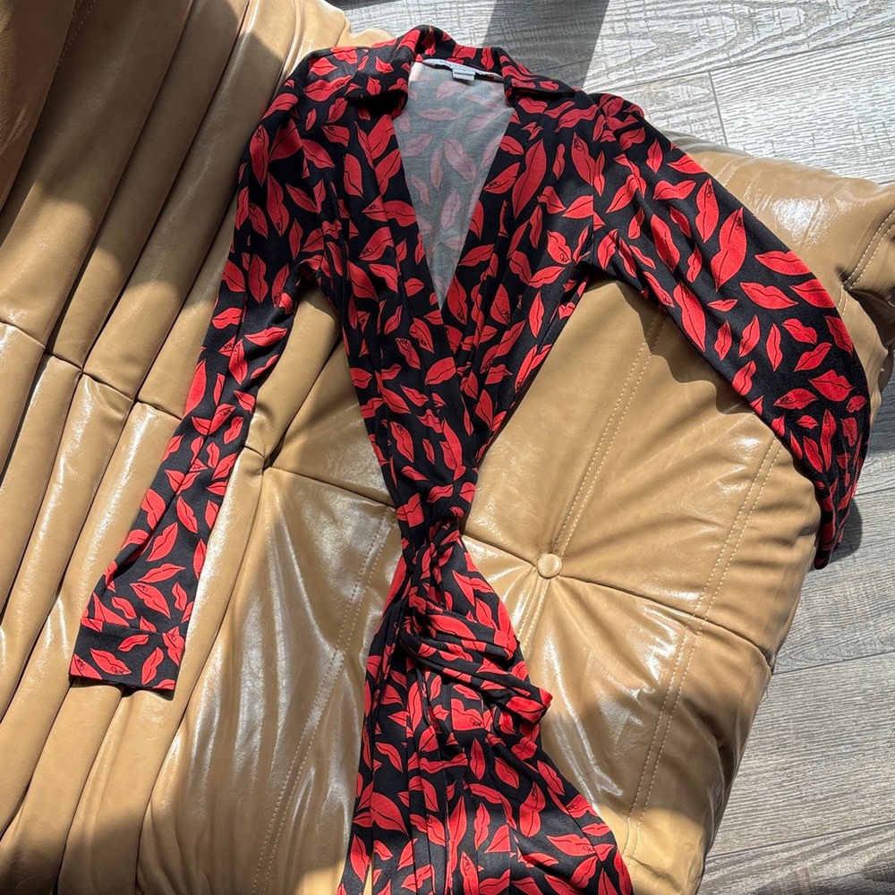 Diane Von Furstenberg dvf lips Jeanne wrap dress 2